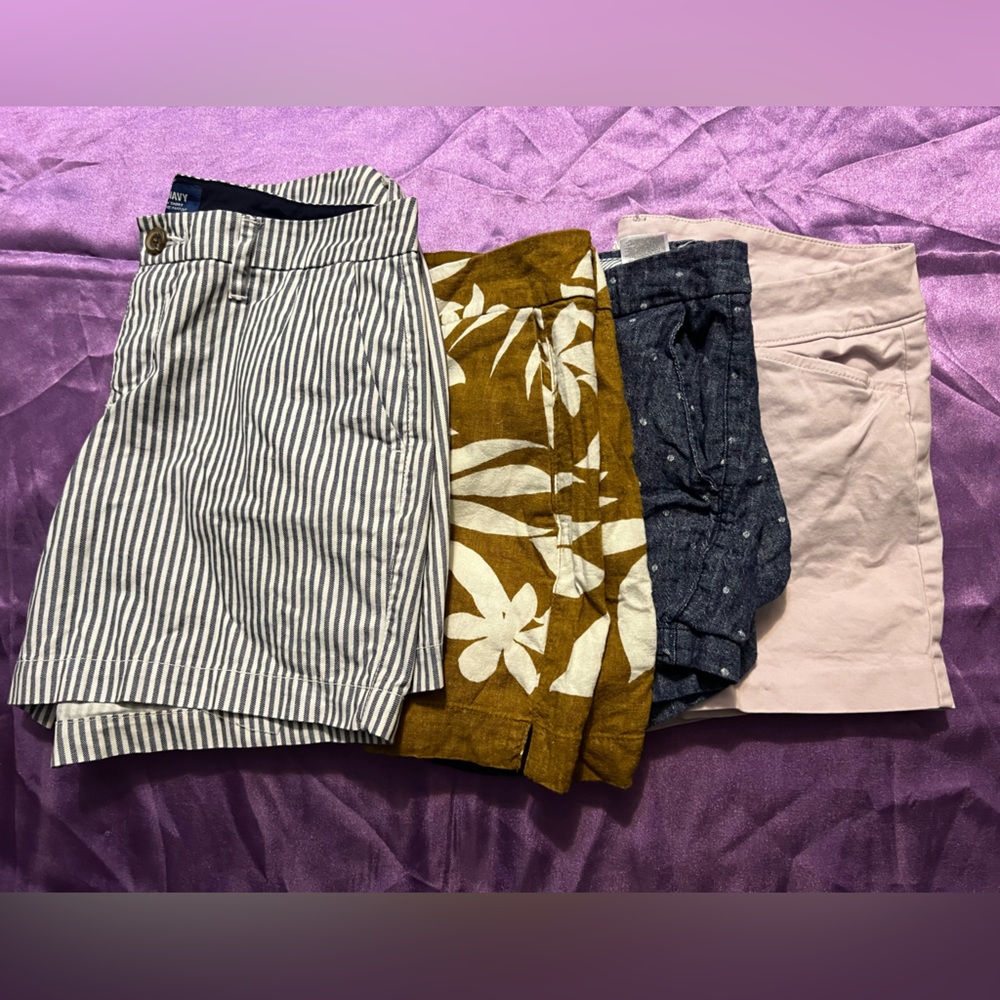 Old Navy Short Lot in size 4.